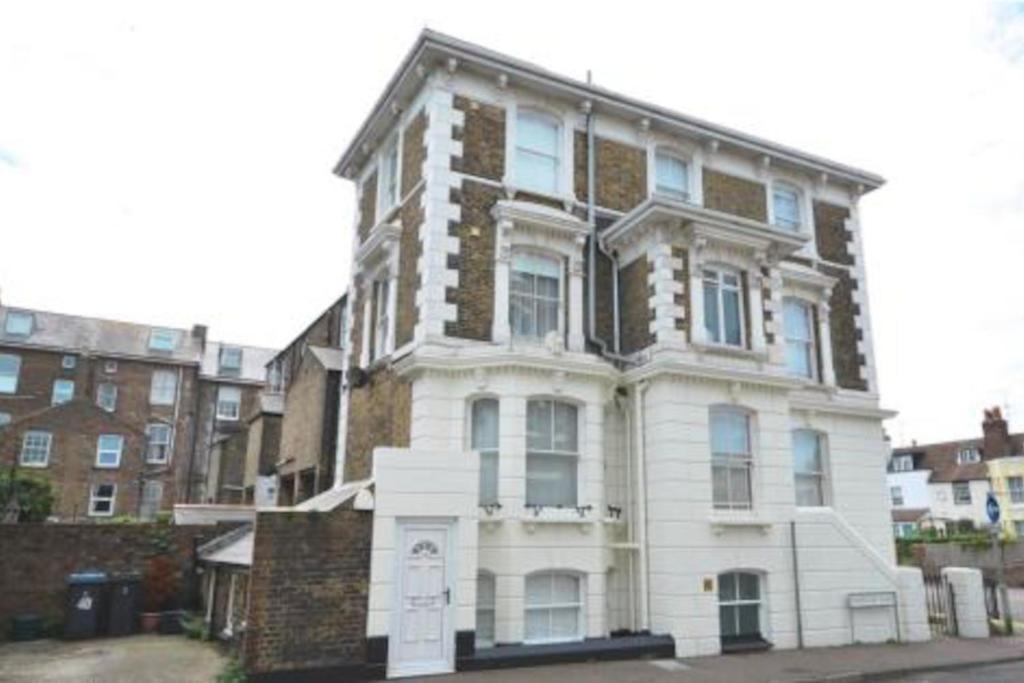 Charming Apartment In Deal Near The Beach & Town Εξωτερικό φωτογραφία